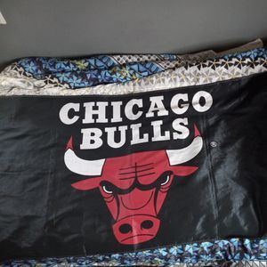 VINTAGE NBA LICENSED Chicago Bulls Full Size Black Flag 58x35 in Pippen Jordan